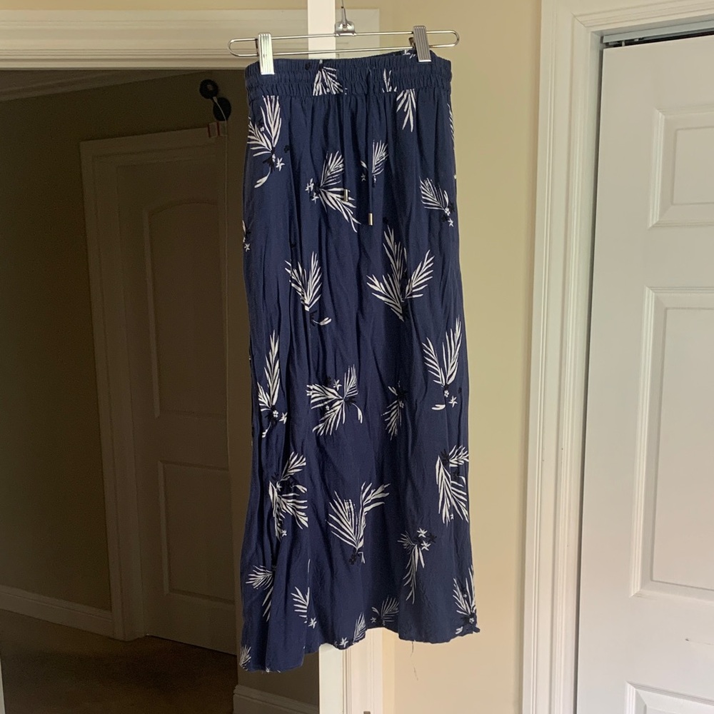 Elegant Navy Leaf Print Maxi Skirt